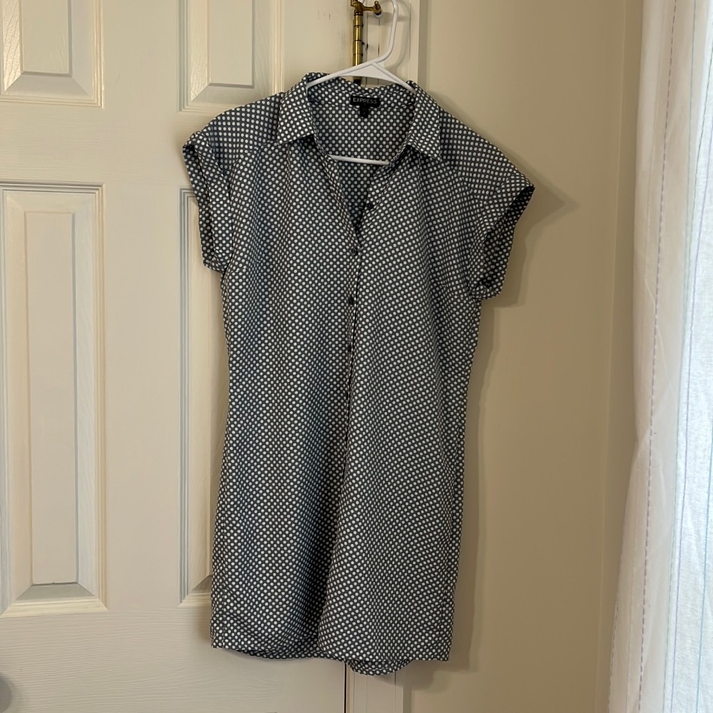🚫 SOLD🚫  Express grey polka dot shirt mini dress. Excellent condition!